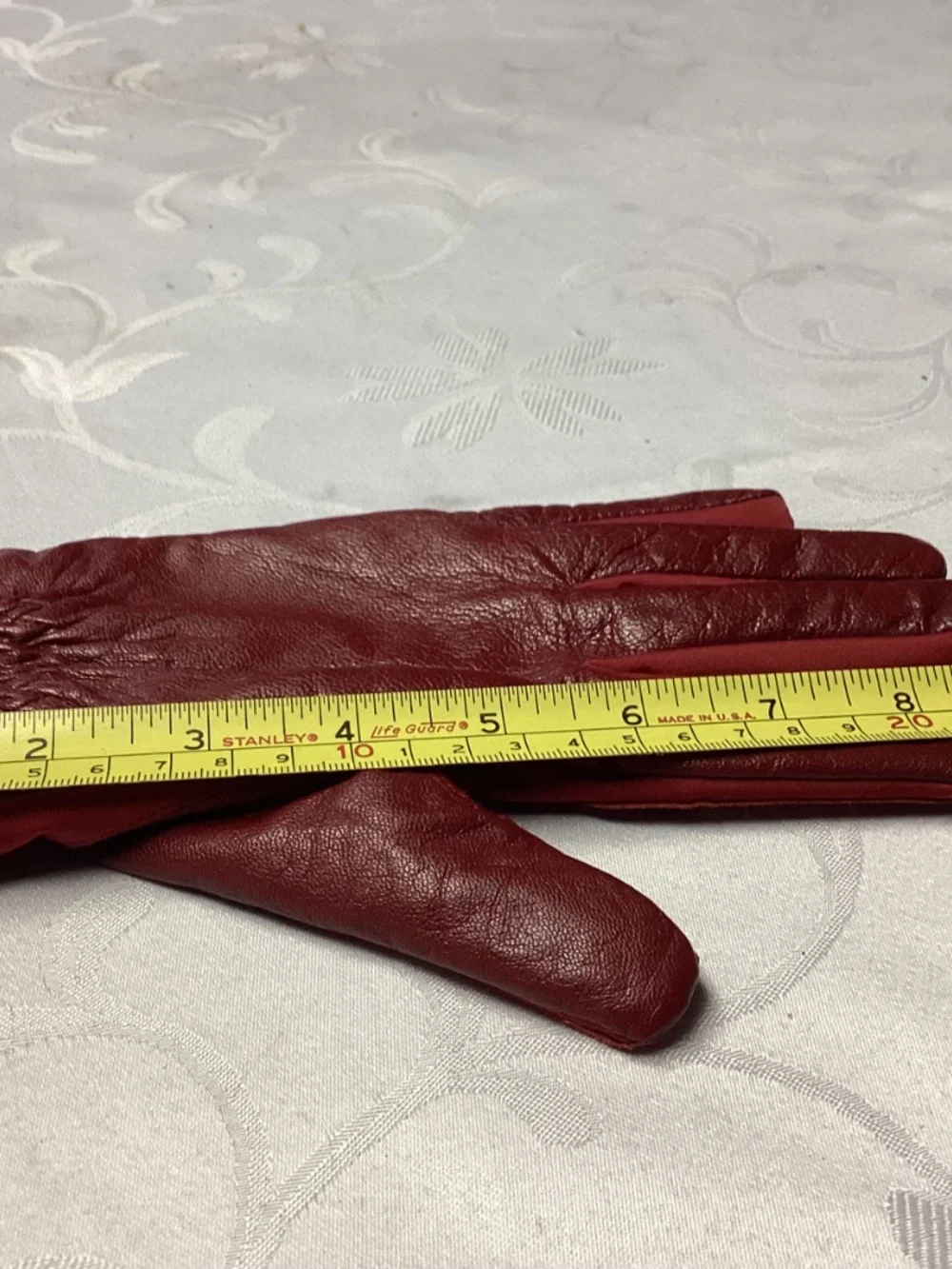 RED LEATHER GLOVES. A MUST SEE ❤️❤️❤️❤️❤️